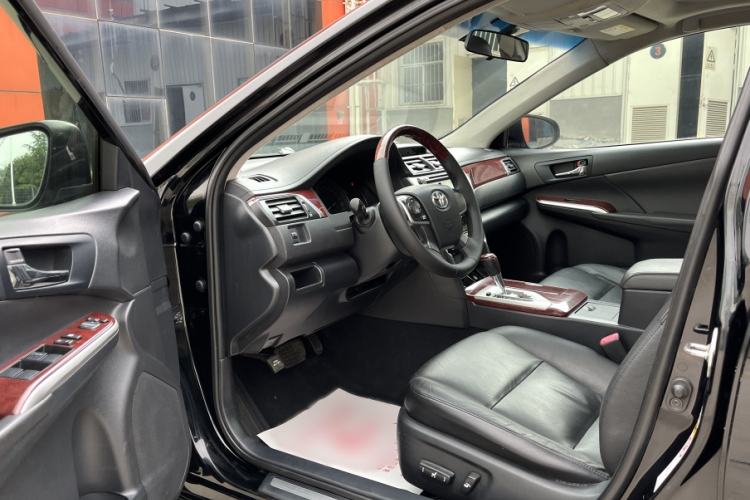 Used Toyota Camry 2013 2.5G Comfort Edition Interior 2