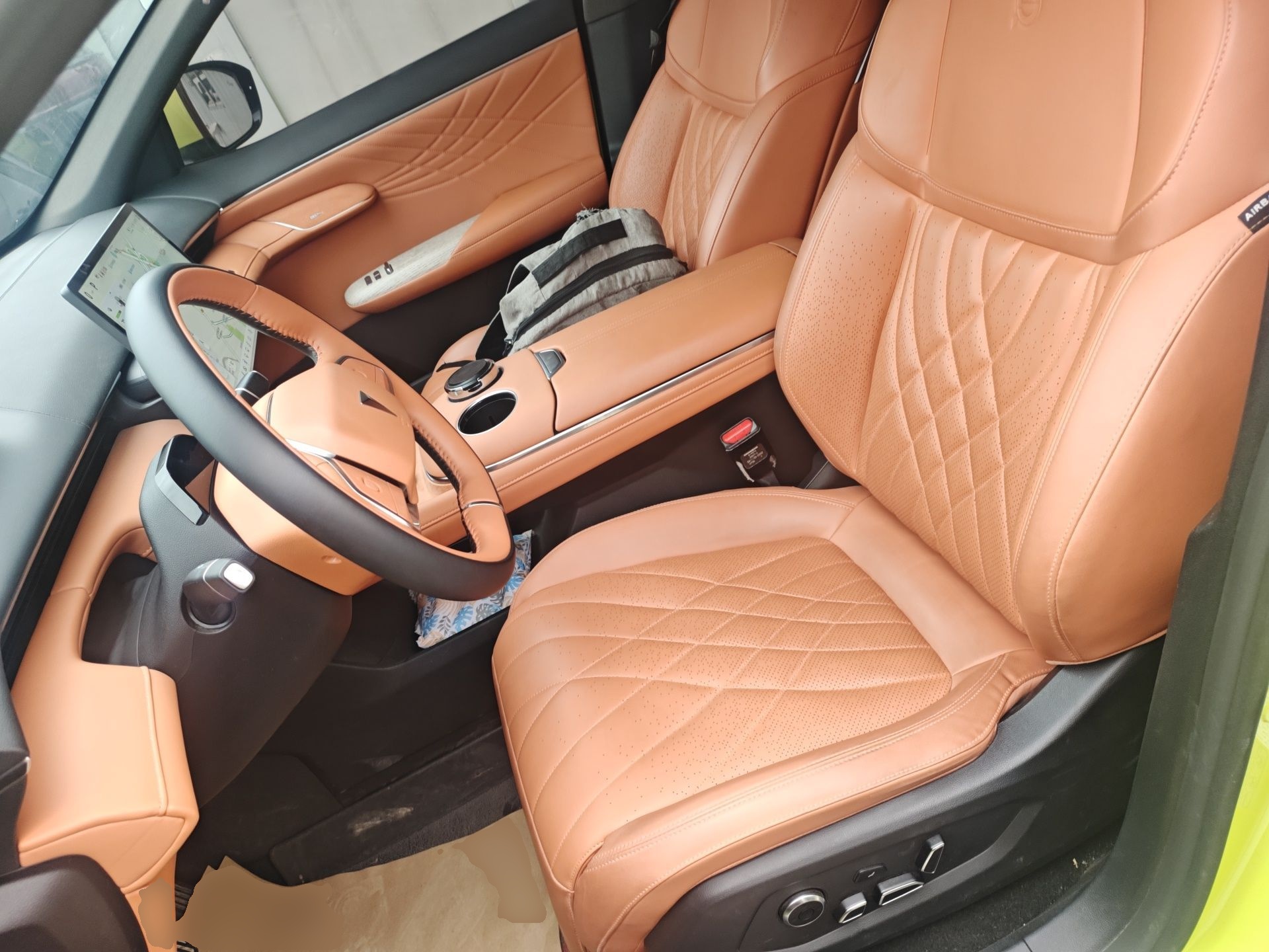 Переднее сиденье в автомобиле