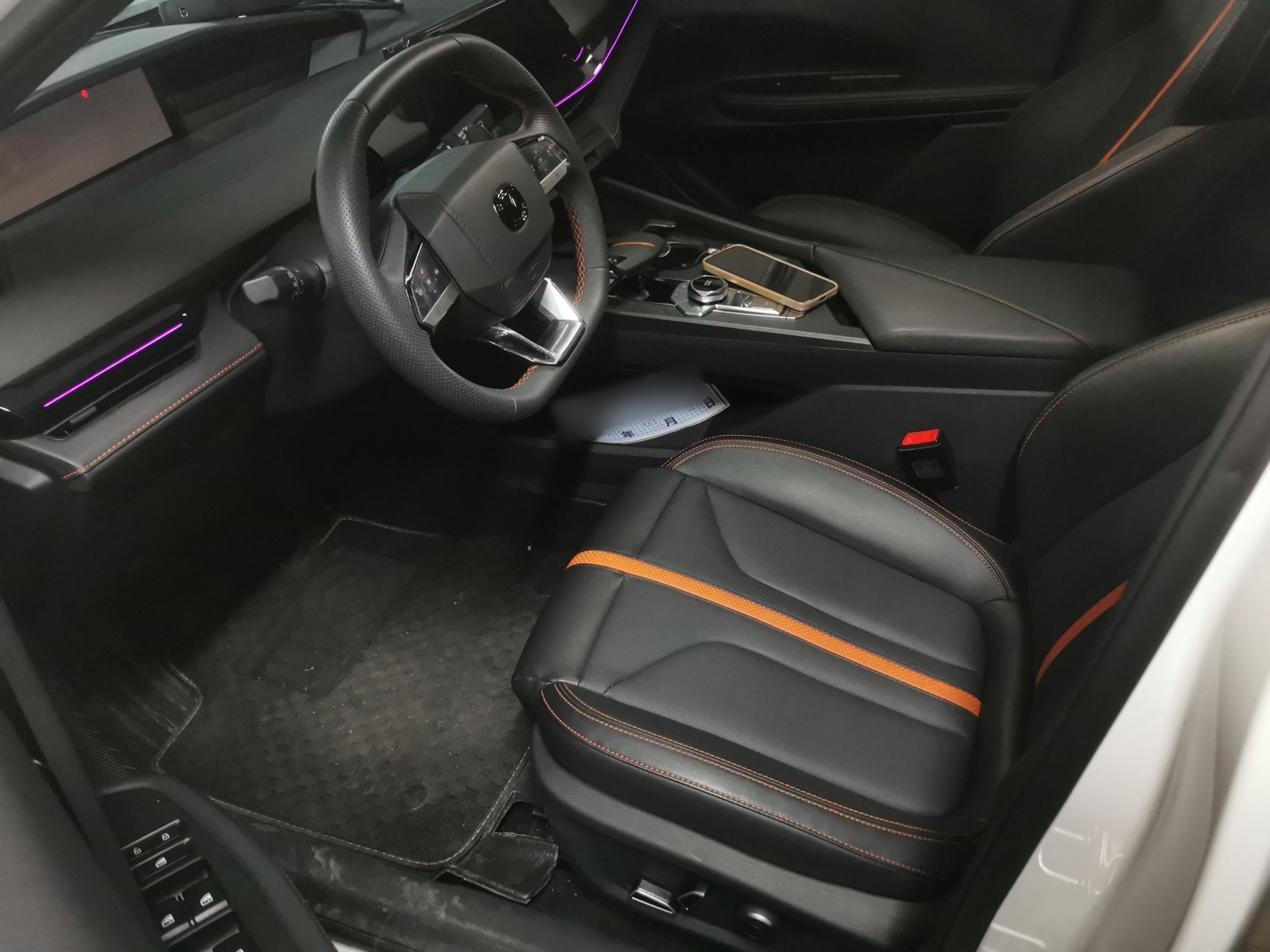 Переднее сиденье в автомобиле