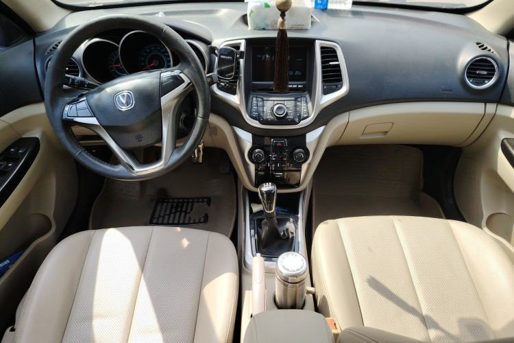 Used CHANGAN Eado 2012 1.6L Manual Luxury Model China IV Standard Center Console