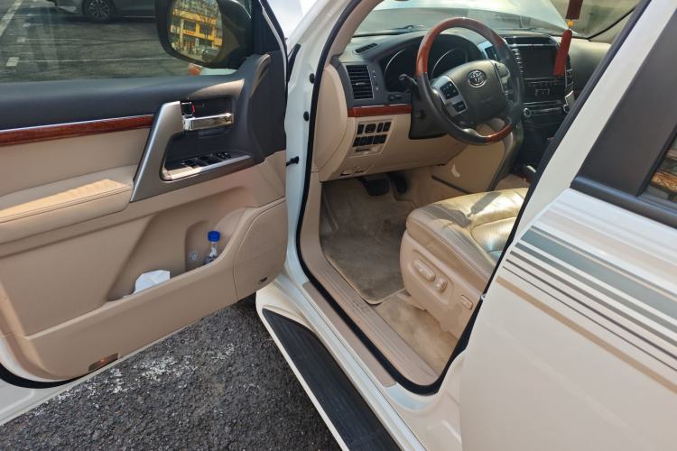 Used Toyota Land Cruiser 2015 5.7L VX-R Middle East