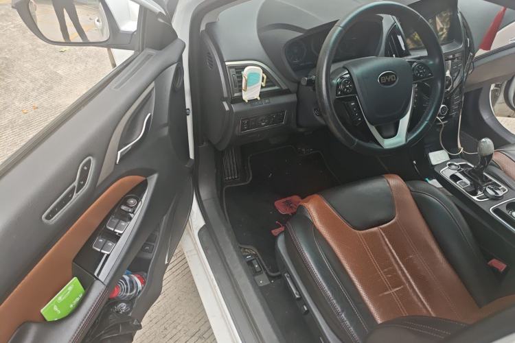 Used BYD Qin New Energy 2015 1.5T Dual-Crown Flagship Plus Edition Driver Seat