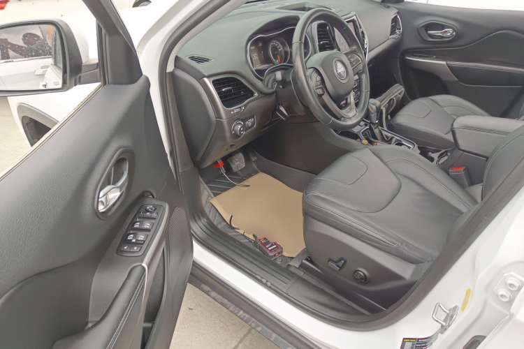 Used Jeep Cherokee 2020 2.0T Two-Wheel Drive Leading Edition