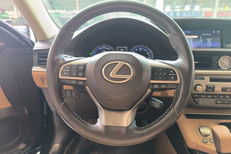 Used Lexus ES 2015 300h Comfort Edition