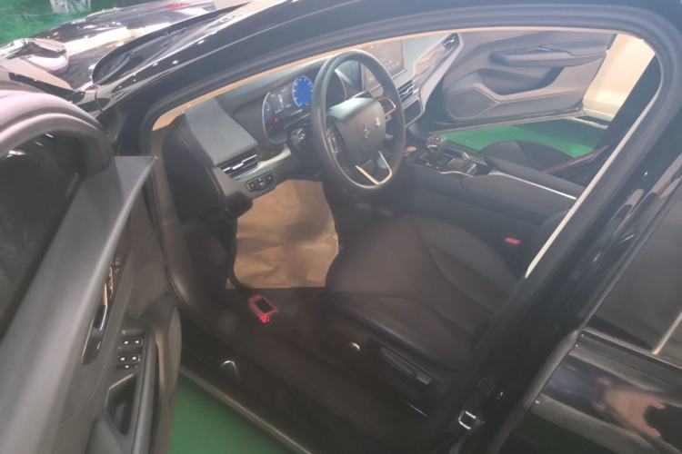 Used Hongqi E-QM5 2022 431 km Charge & Enjoy Edition
