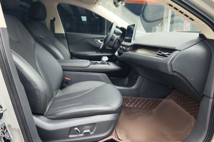 Used Hongqi E-QM5 2022 431 km Charge & Enjoy Edition
