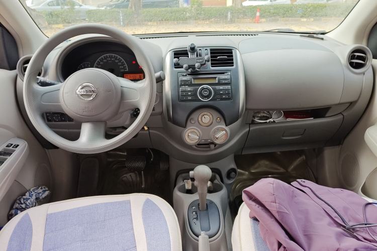 Used Nissan Sunny 2011 1.5XE CVT Comfort Edition Center Console