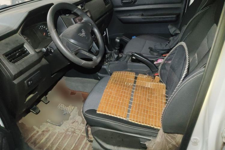 Used Wuling Hongguang PLUS 2019 1.5T Manual Standard Version 7 Seats Left Front Seat