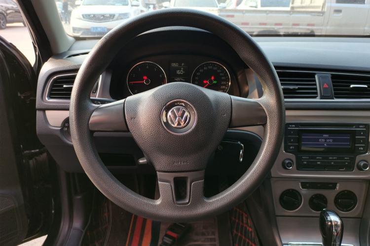 Used Volkswagen Lavida 2015 1.6L Automatic Comfort Edition
