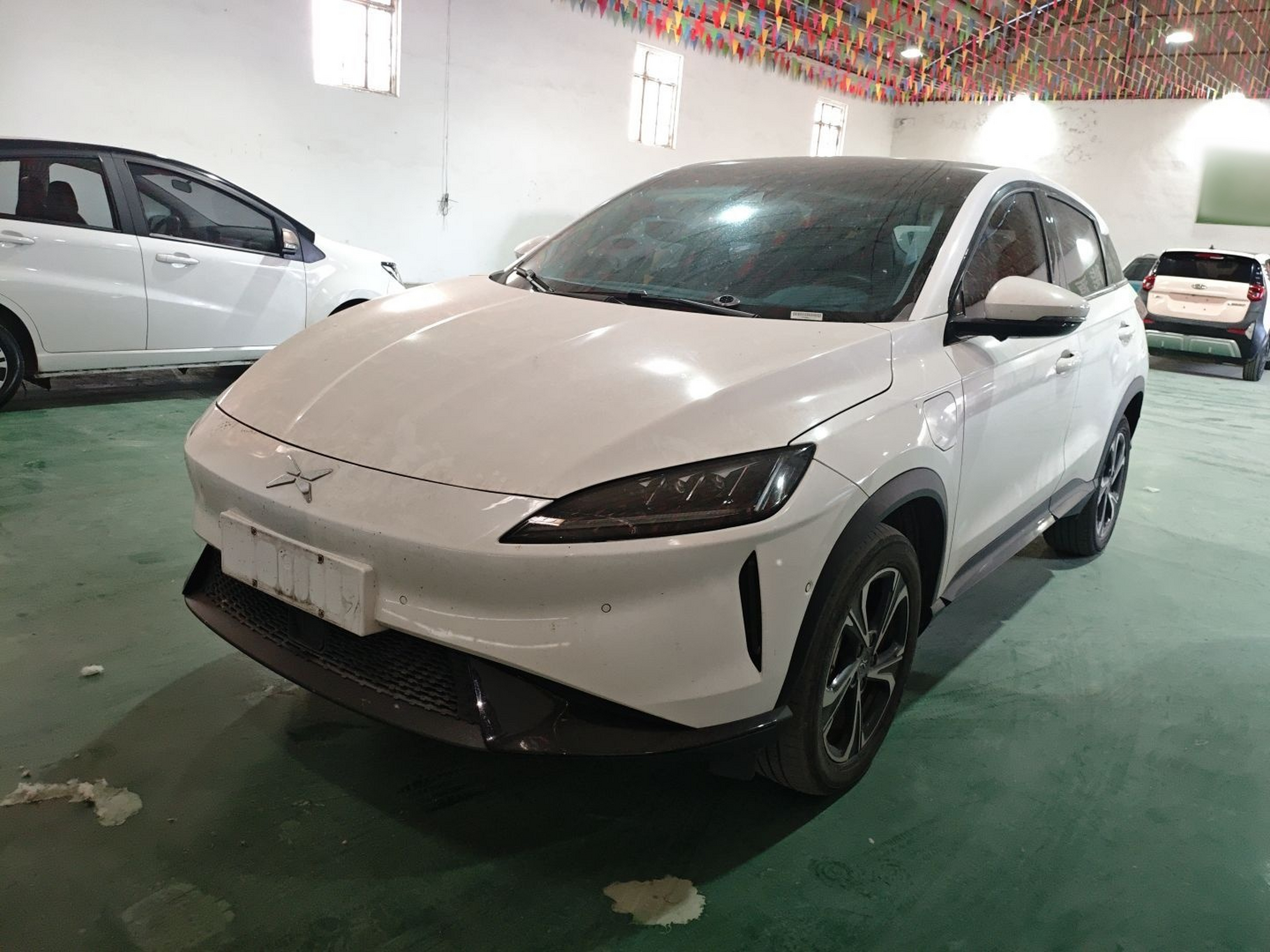 Под передней частью автомобиля