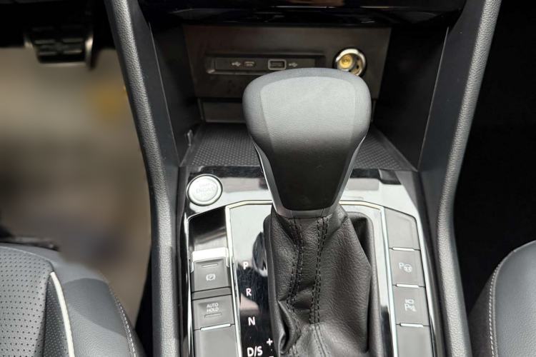 Used Volkswagen Tiguan L 2024 330TSI Automatic Two-Wheel Drive R-Line Enhanced Edition