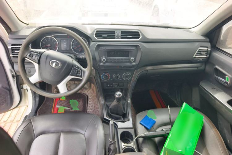 Used Great Wall Wingle 5 2020 2.4L Gasoline Two-Wheel Drive Value Edition Big Double Cab China VI Standard 4K22D4M Center Console