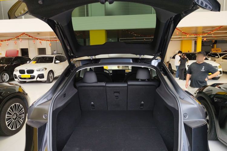 Used Tesla Model Y 2025 Long-Range All-Wheel-Drive Version
