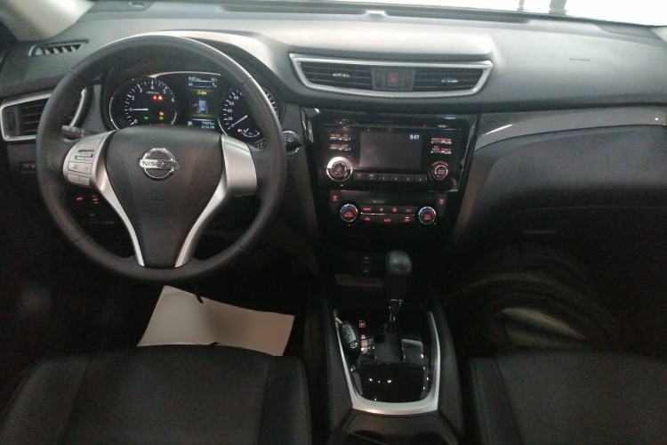 Used Nissan X-Trail 2015 2.5L CVT Leading MAX Edition 4WD Center Console