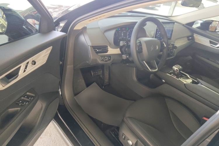 Used Hongqi E-QM5 2024 610 km PLUS
