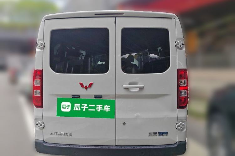 Used Wuling Yangguang 2024 300KM Comfort Version Passenger Van 75kW
