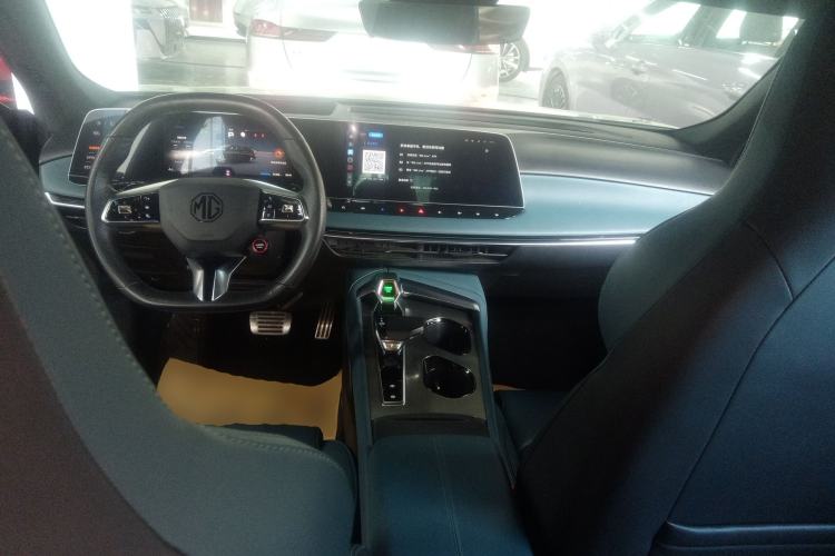 Used MG 7 2023 2.0T Automatic Hunter Luxury Edition Center Console