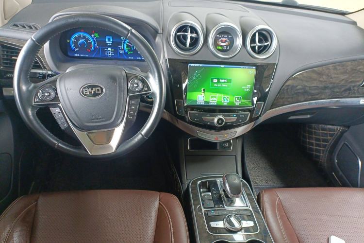 Used BYD Tang New Energy 2015 2.0T Four-Wheel-Drive Flagship Model
