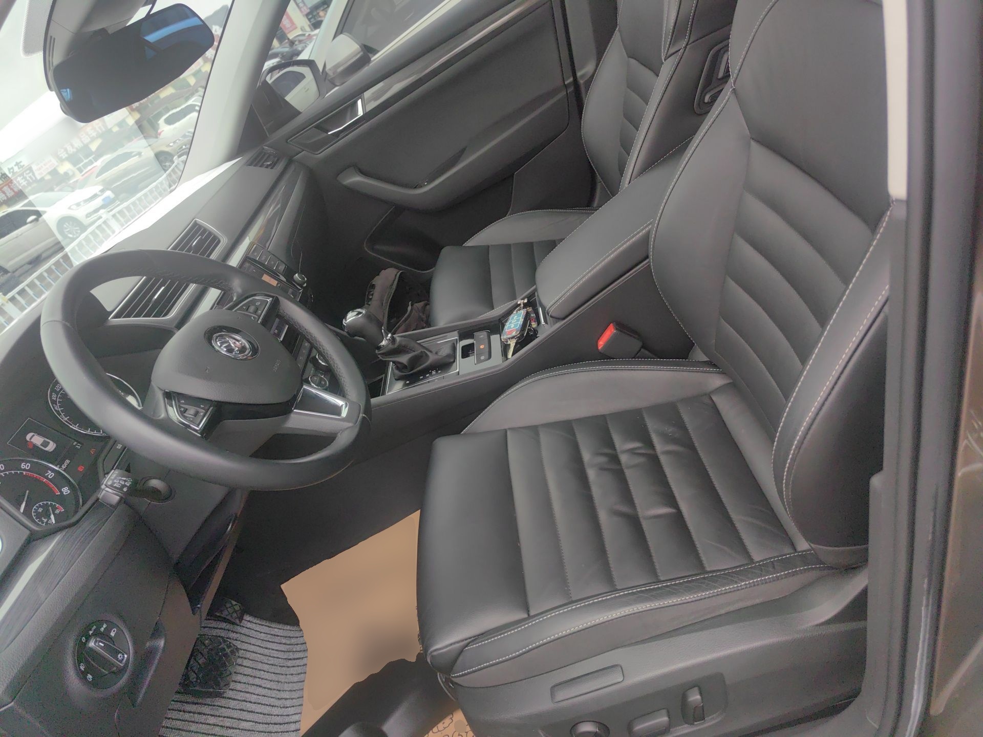 Переднее сиденье в автомобиле