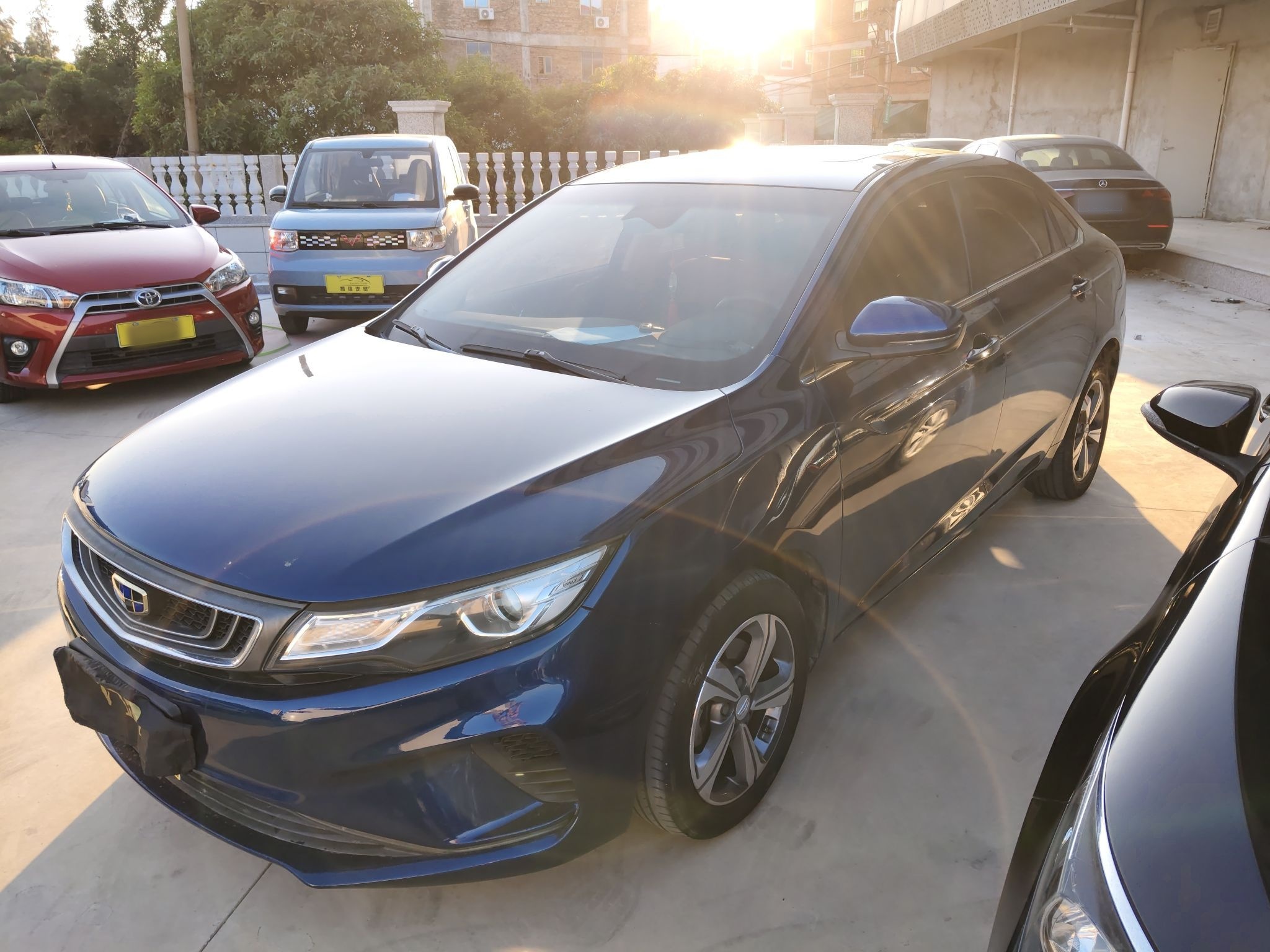 تحت مقدمة السيارة