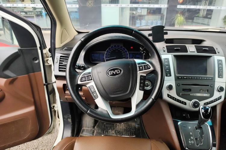 Used BYD S6 2014 2.4L Automatic Prestige 5-Seater
