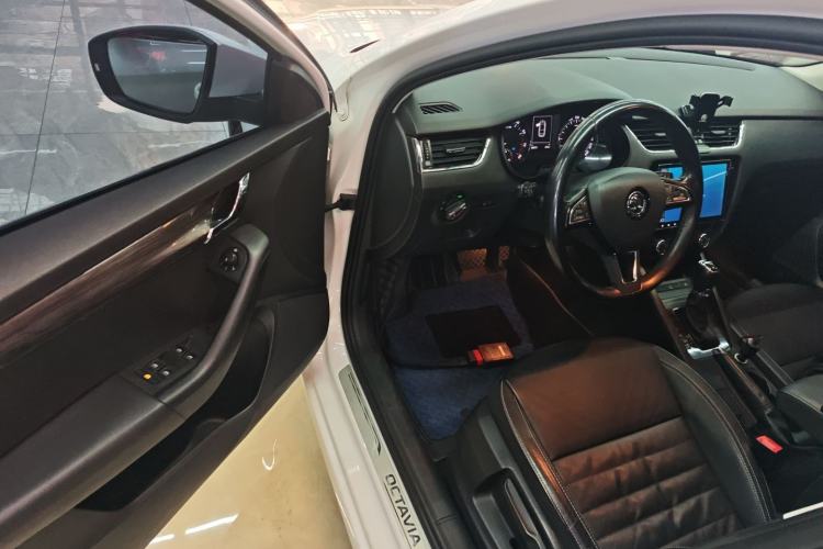 Used Skoda Octavia 2017 1.6L Automatic Smart Drive Edition
