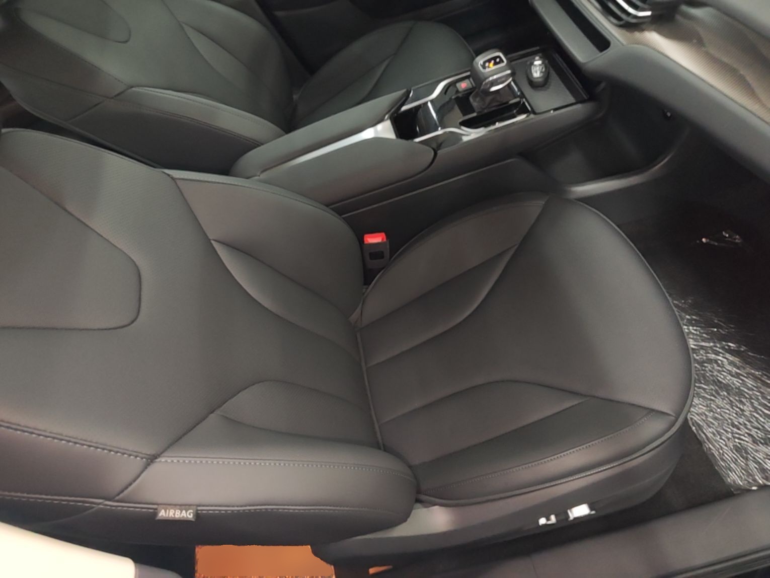 Hongqi E-QM5 2023 Revised Version Basic Travel Edition — снимка 19