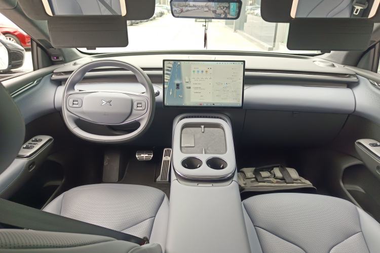 Used XPeng G7 2025 Model—702 Ultra Long Range Center Console