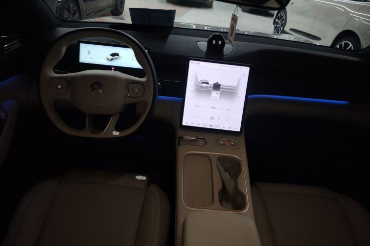 Used Nio ES6 2024 75 kWh Center Console