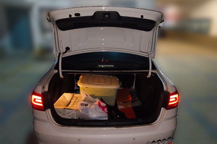 Used Volkswagen Lavida 2015 1.6L Automatic Comfort Edition Trunk