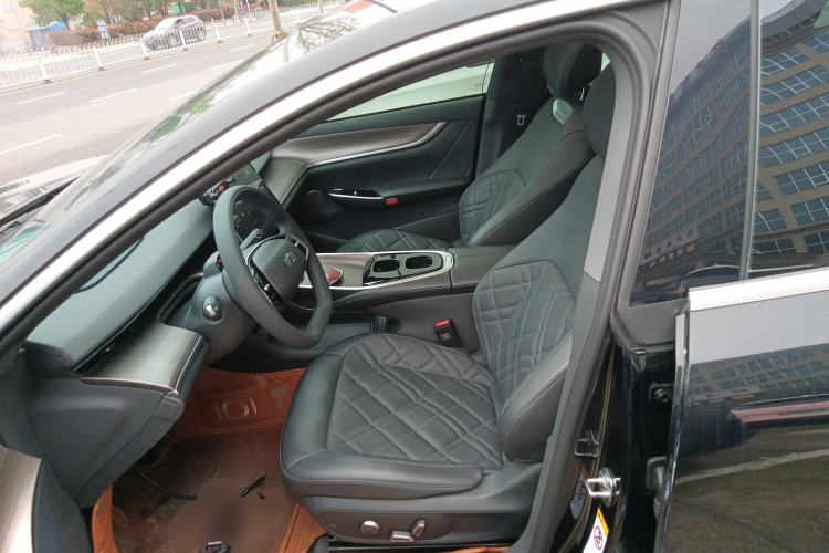 Used CHANGAN NEVO A07 2024 All-Electric "True Fragrance" Edition 515 Luxurious Model 58.9 kWh Left Front Seat