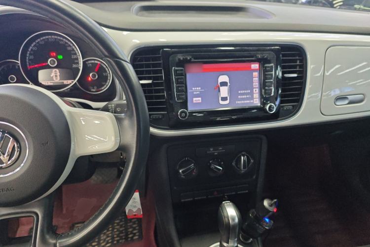 Used Volkswagen Beetle 2015 180TSI model
