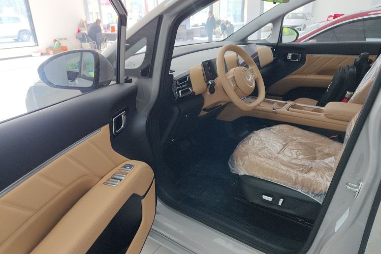 Used Wuling Starlight 730 2025 Model Plug-in Hybrid 125km Luxury Edition
