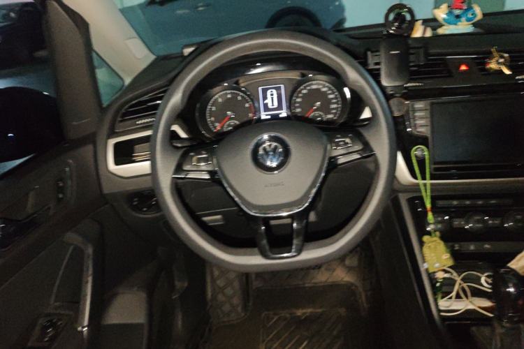 Used Volkswagen Touran 2018 Volkswagen Touran L 280TSI DSG Comfort Edition 7 Seats China V Emission Standard Steering Wheel