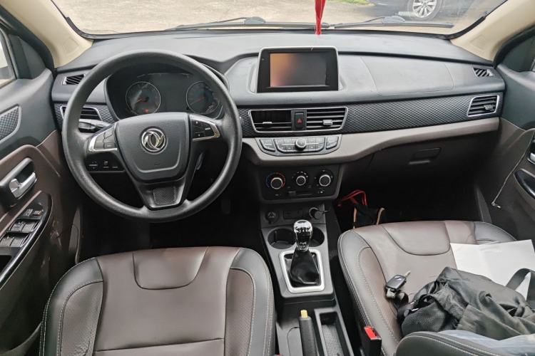 Used Dongfeng Fengon 330 2019 1.5L 330S Manual Comfort Version China VI Standard Center Console