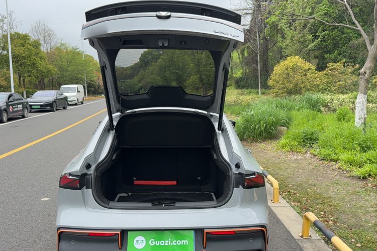 Used CHANGAN UNI-V 2022 2.0T Leading-Speed Edition Trunk