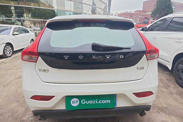 Used Volvo V40 2017 T4 Smart Luxury Edition
