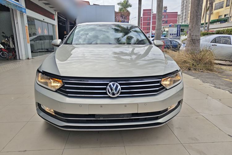 Used Volkswagen Magotan 2017 330TSI DSG Leading Model
