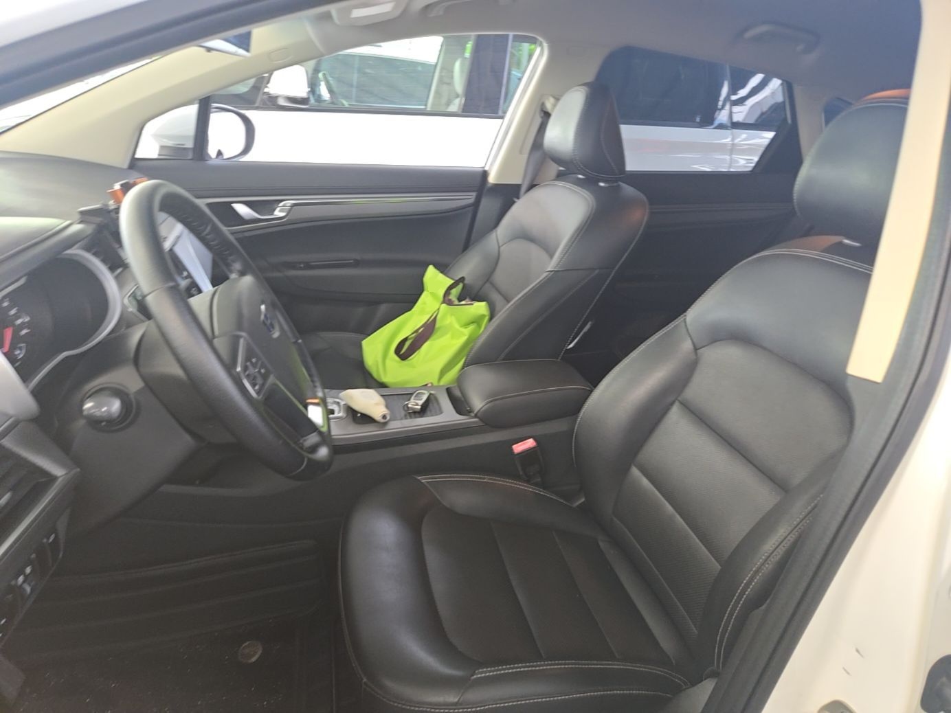 Vordere Reihe im Auto