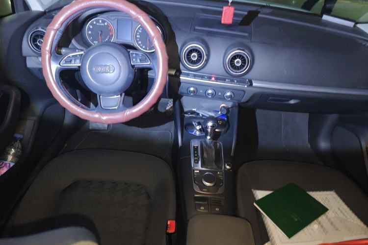 Used Audi A3 2016 Limousine 35 TFSI Prestige Edition Center Console