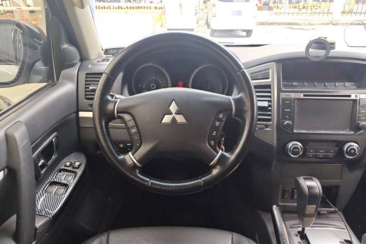 Used Mitsubishi Pajero 2016 3.0L Automatic Luxury Version China V Standard
