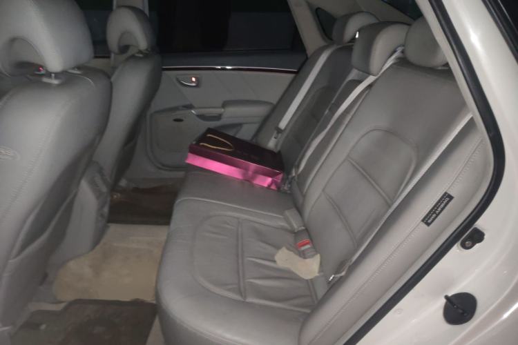 Used Hyundai Azera 2006 3.3 Top-of-the-Line Version Left Rear Seat