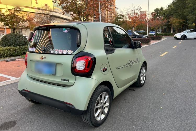 Used smart fortwo 2015 1.0L 52 kW hardtop Dynamic version