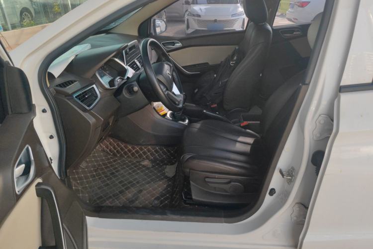 Used Baojun 310W 2017 1.5L Manual Comfort Version China VI Emission Standard
