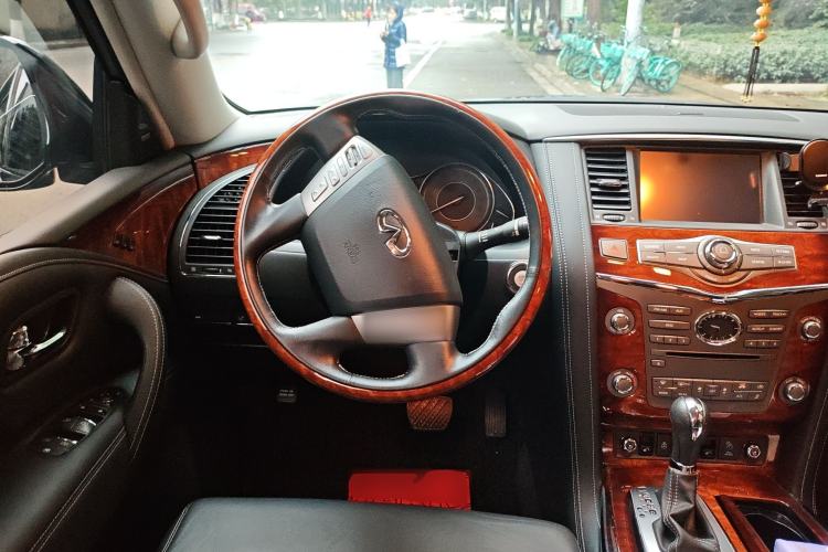 Used Infiniti QX80 2016 5.6L 4WD
