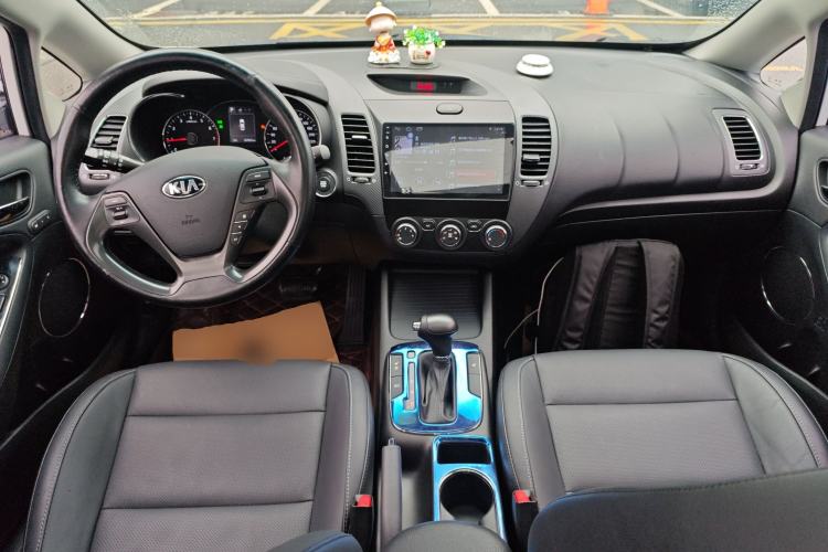 Used Kia K3 2017 1.6L Automatic 15th Anniversary Special Edition GLS Center Console