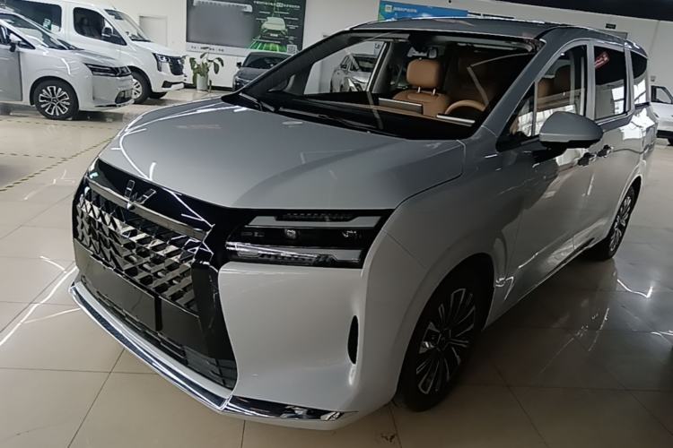 Used Wuling Starlight 730 2025 Model Plug-in Hybrid 125km Luxury Edition