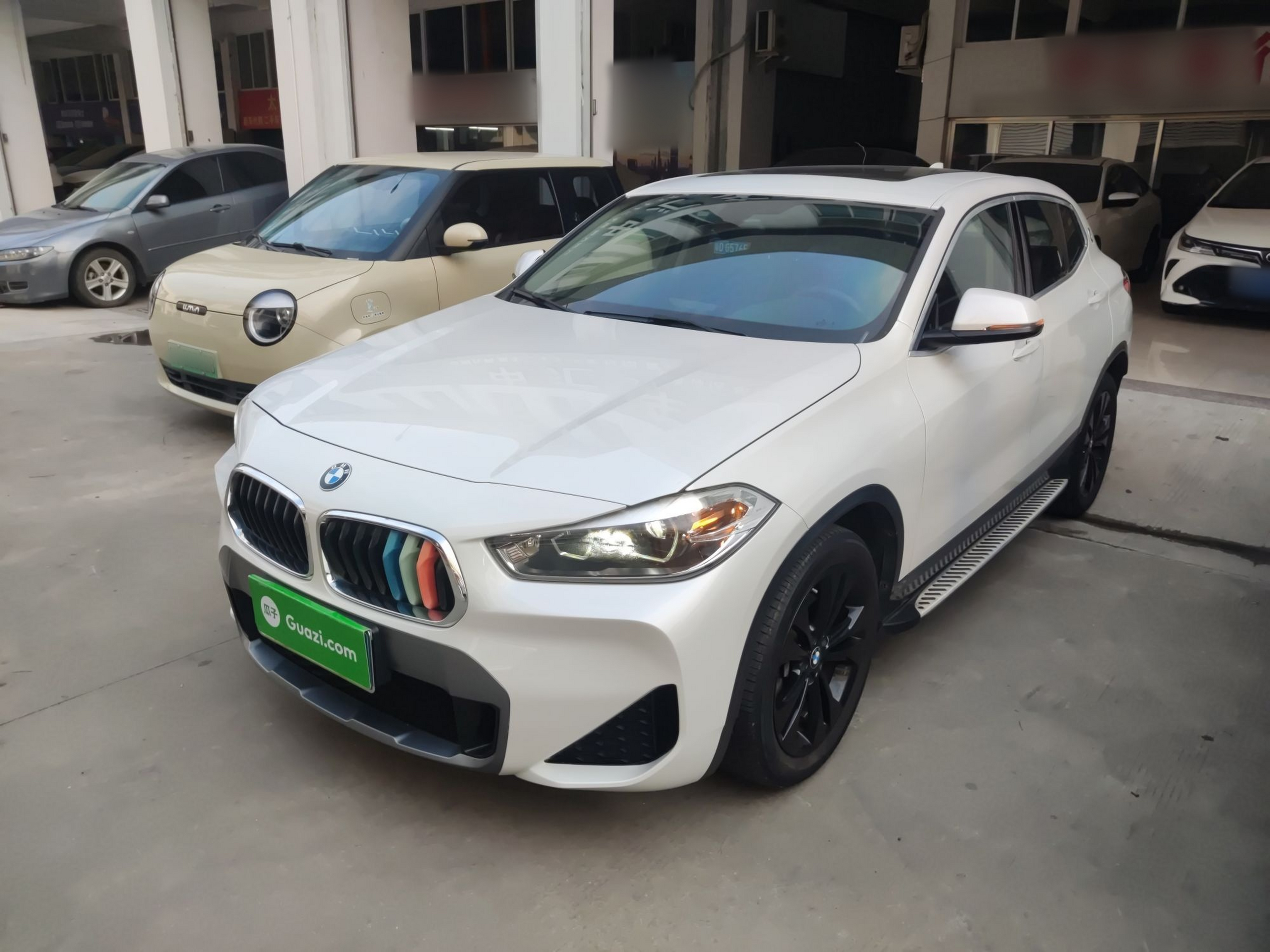 Под передней частью автомобиля