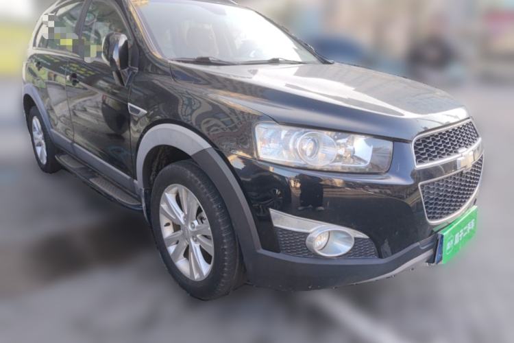 Used Chevrolet Captiva 2014 2.4L 4x4 Flagship Edition 7 Seats Front Right 45 Deg