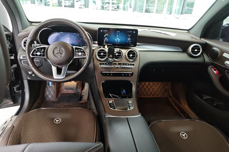 Used Mercedes-Benz GLC 2022 Second Facelift GLC 260 L 4MATIC Luxury Edition Center Console